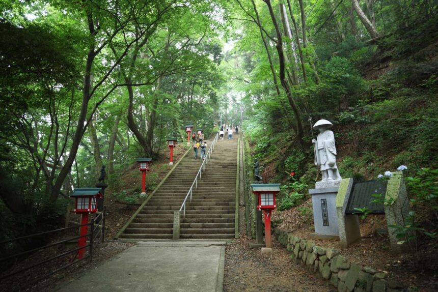 登山者数世界一？の高尾山でハイキング！
